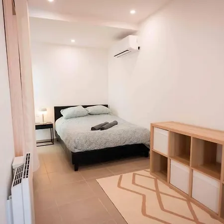 3 Grand 2 Pieces En Plein Centre Avec Place De Parking 公寓 *